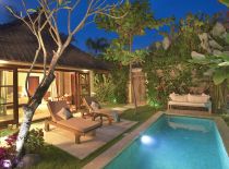 Villa Kubu Deluxe One Bedroom, Pool at Night